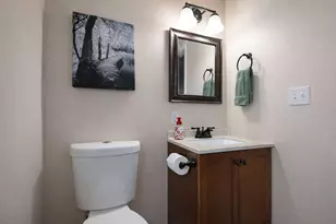 1152 NE Locksley Dr, Bend, OR 97701 - Photo 11