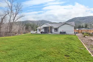 707 Wards Creek Rd, Rogue River, OR 97537 - Photo 19