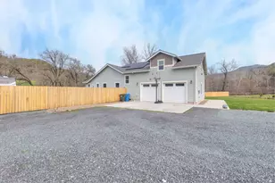 707 Wards Creek Rd, Rogue River, OR 97537 - Photo 3