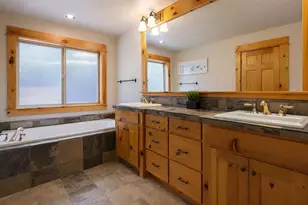 19407 Charleswood Ln, Bend, OR 97702 - Photo 13