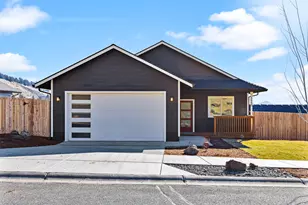 1168 W Ridge Dr, Klamath Falls, OR 97601 - Photo 1