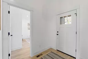 736 NE Oregon Ave, Grants Pass, OR 97526 - Photo 17