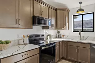 736 NE Oregon Ave, Grants Pass, OR 97526 - Photo 15