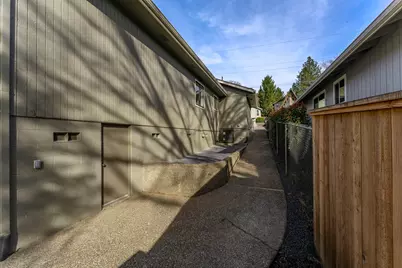 736 NE Oregon Avenue, Grants Pass, OR 97526 - Photo 35