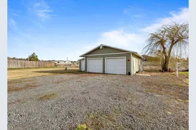 4836 Barney Court, Klamath Falls, OR 97601 - Photo 5