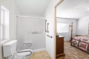 633 E Archwood Dr, Eagle Point, OR 97524 - Photo 15