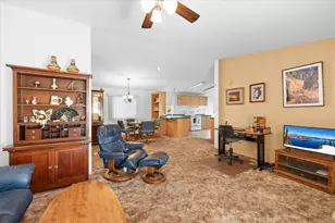 633 E Archwood Dr, Eagle Point, OR 97524 - Photo 5