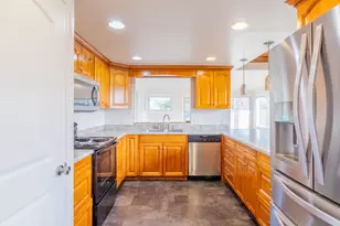 588 NW Scenic Dr, Grants Pass, OR 97526 - Photo 25