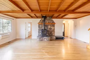 588 NW Scenic Dr, Grants Pass, OR 97526 - Photo 5