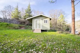 588 NW Scenic Dr, Grants Pass, OR 97526 - Photo 39