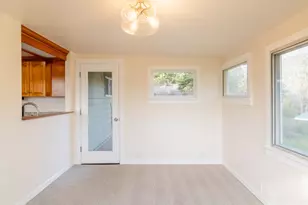 588 NW Scenic Dr, Grants Pass, OR 97526 - Photo 27