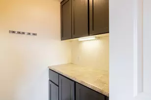 588 NW Scenic Dr, Grants Pass, OR 97526 - Photo 37