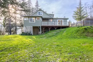 588 NW Scenic Dr, Grants Pass, OR 97526 - Photo 41