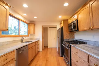 1277 Gardendale Avenue, Medford, OR 97504 - Photo 9