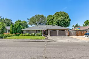 1869 Canyon Ave, Medford, OR 97504 - Photo 37