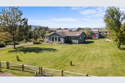 10403 Matney Way, Klamath Falls, OR 97603 - Photo 3