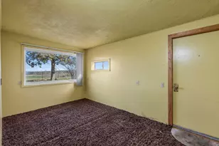 2748 NE Loucks Rd, Madras, OR 97741 - Photo 17