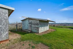 2748 NE Loucks Rd, Madras, OR 97741 - Photo 21