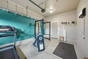 63264 NW Rossby St, Bend, OR 97703 - Photo 19