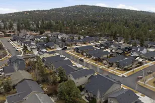 63264 NW Rossby St, Bend, OR 97703 - Photo 27