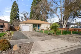 1008 Mount Pitt Ave, Medford, OR 97501 - Photo 1