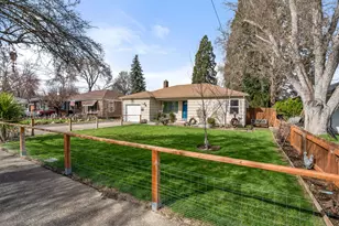 1008 Mount Pitt Ave, Medford, OR 97501 - Photo 3