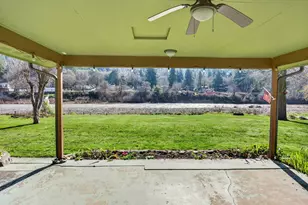 423 Fielder Ln, Grants Pass, OR 97526 - Photo 11