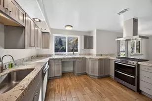 423 Fielder Ln, Grants Pass, OR 97526 - Photo 21