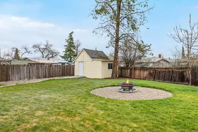 140 N 8th Street, Central Point, OR 97502 - Photo 23