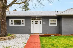 140 N 8th St, Central Point, OR 97502 - Photo 5