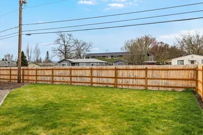 140 N 8th Street, Central Point, OR 97502 - Photo 25