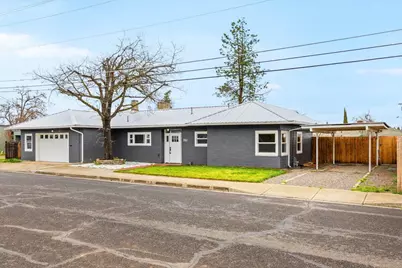 140 N 8th Street, Central Point, OR 97502 - Photo 3