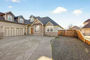 1617 Tennessee Ln, Central Point, OR 97502 - Photo 3