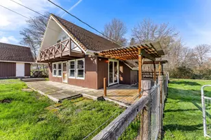 200 Sierra Dr, Eagle Point, OR 97524 - Photo 3