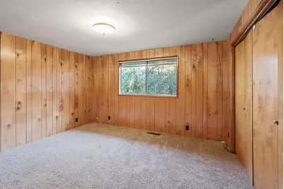 837 S Royal Avenue, Eagle Point, OR 97524 - Photo 9