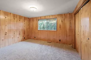 837 S Royal Ave, Eagle Point, OR 97524 - Photo 9