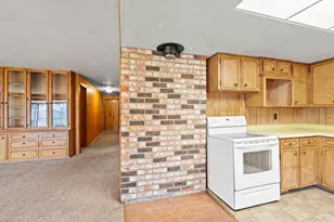 837 S Royal Ave, Eagle Point, OR 97524 - Photo 7