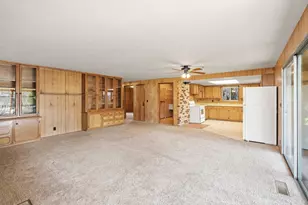 837 S Royal Ave, Eagle Point, OR 97524 - Photo 3