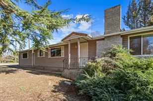 837 S Royal Ave, Eagle Point, OR 97524 - Photo 1