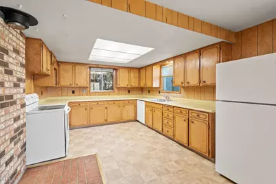 837 S Royal Avenue, Eagle Point, OR 97524 - Photo 5