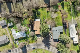 837 S Royal Ave, Eagle Point, OR 97524 - Photo 25