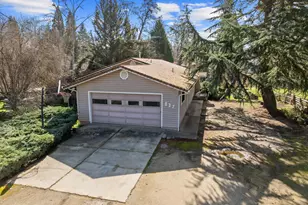 837 S Royal Ave, Eagle Point, OR 97524 - Photo 23