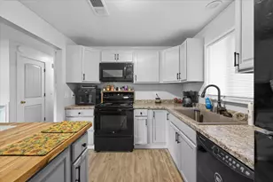 209 Corcoran Ln, Central Point, OR 97502 - Photo 13