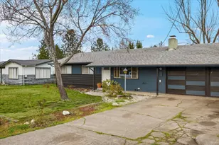 209 Corcoran Ln, Central Point, OR 97502 - Photo 1