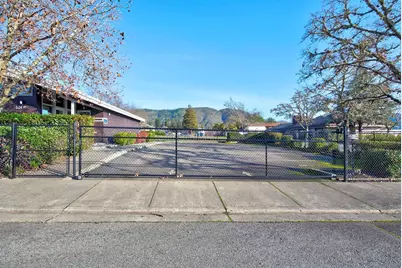 124 NW Midland Avenue #M, Grants Pass, OR 97526 - Photo 3