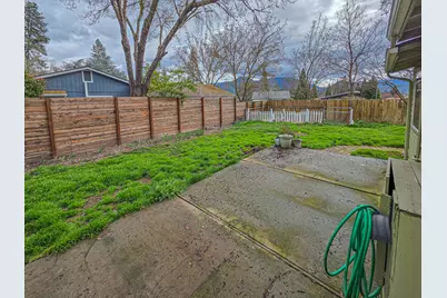 953 NE 9th Street, Grants Pass, OR 97526 - Photo 27