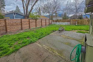 953 NE 9th St, Grants Pass, OR 97526 - Photo 27