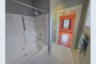 953 NE 9th Street, Grants Pass, OR 97526 - Photo 11