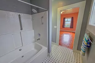 953 NE 9th St, Grants Pass, OR 97526 - Photo 11