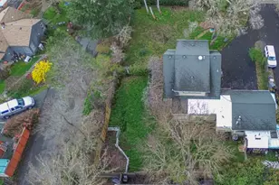 953 NE 9th St, Grants Pass, OR 97526 - Photo 35